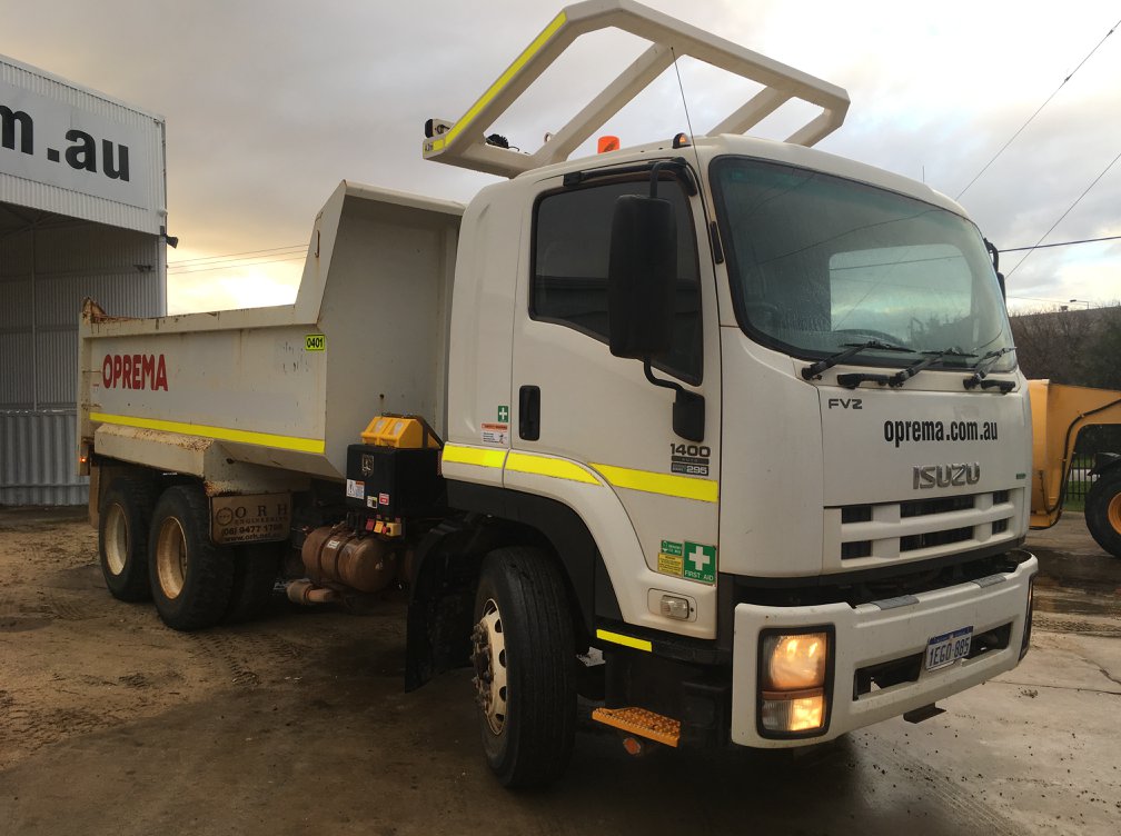 Dump and Tipper Truck Hire Oprema